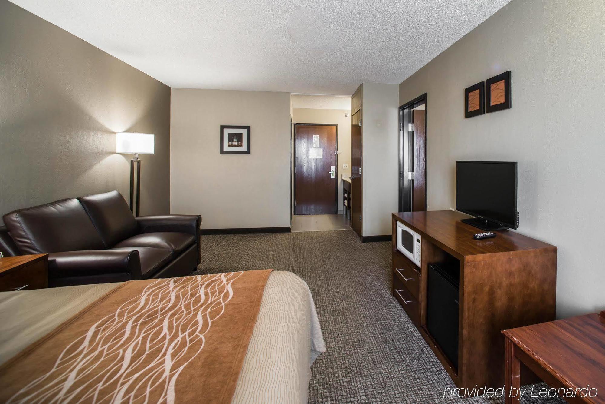 Comfort Inn & Suites St Louis-Hazelwood Exterior photo